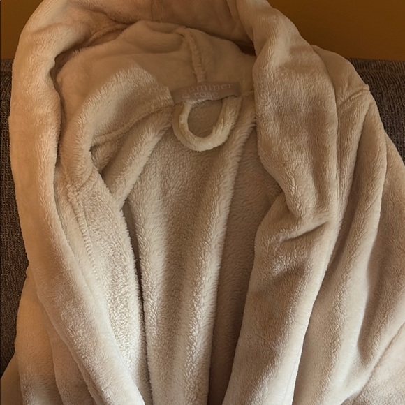 Summer Fridays Cream Robe - Picture 1 of 4